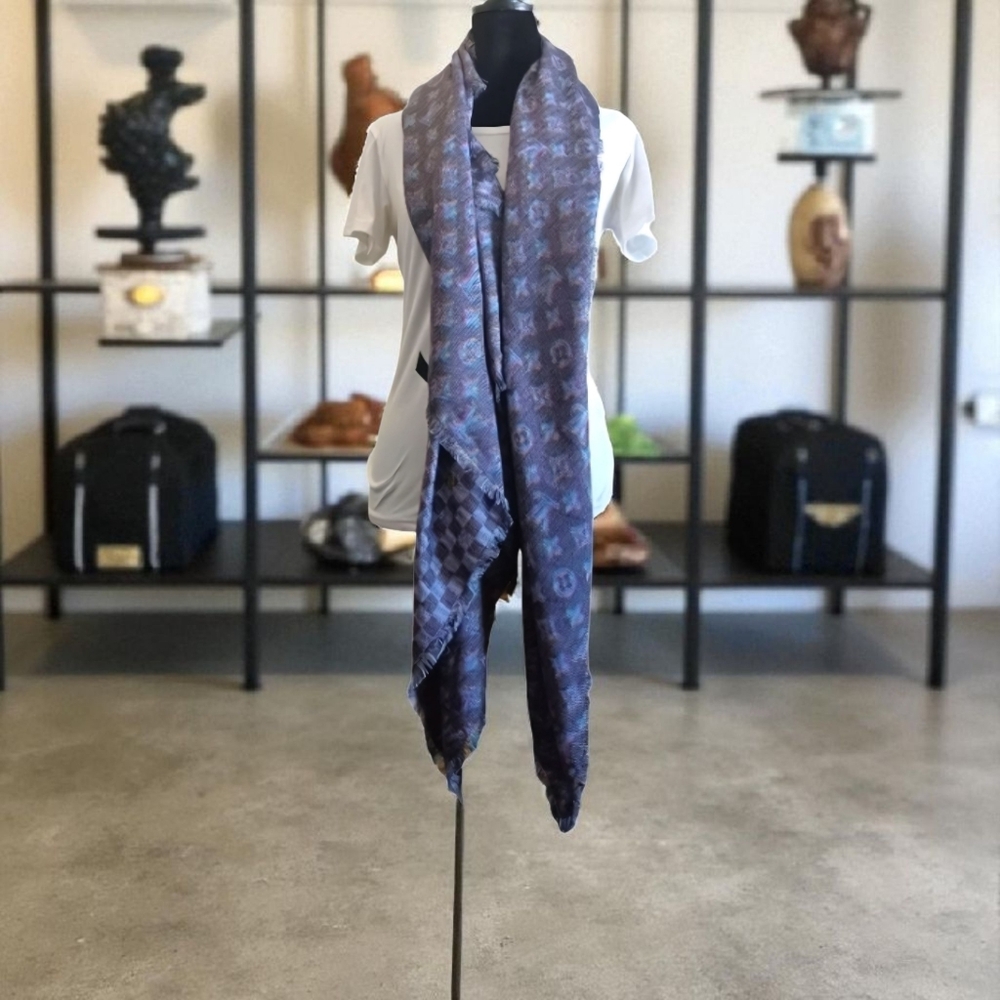 Authentic Louis Vuitton Pop Shawl - Picture 2 of 8
